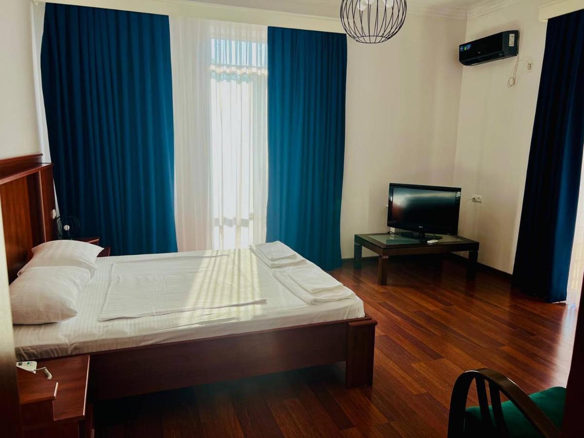 Aristocrat Hotel Tbilisi Exterior photo
